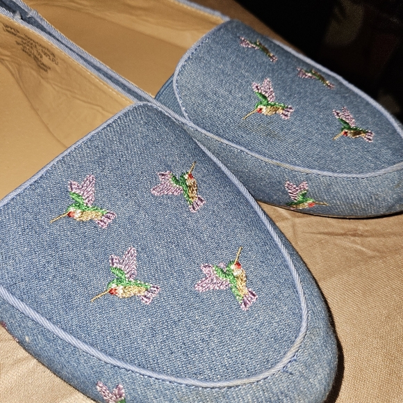 Hummingbird Embroidered Slip-On Cotton Twill Loafers - Picture 4 of 9